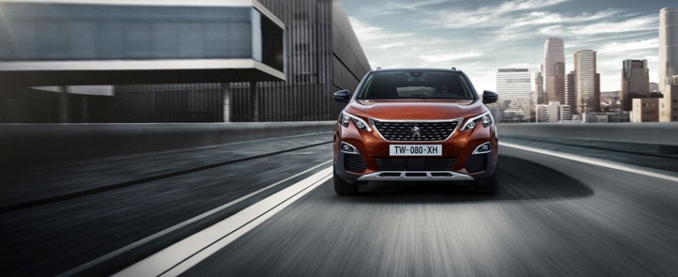 Suv Peugeot che spettacolo: arriva anche sullo schermo