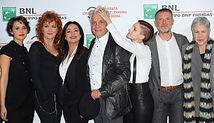 Operaie e attrici "Con amore e senza vanità"