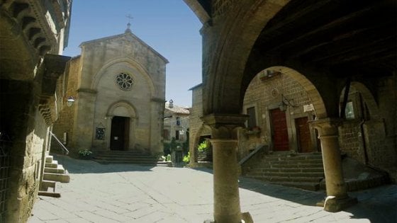La piazza San Pellegrino di Viterbo (Promotuscia.it)