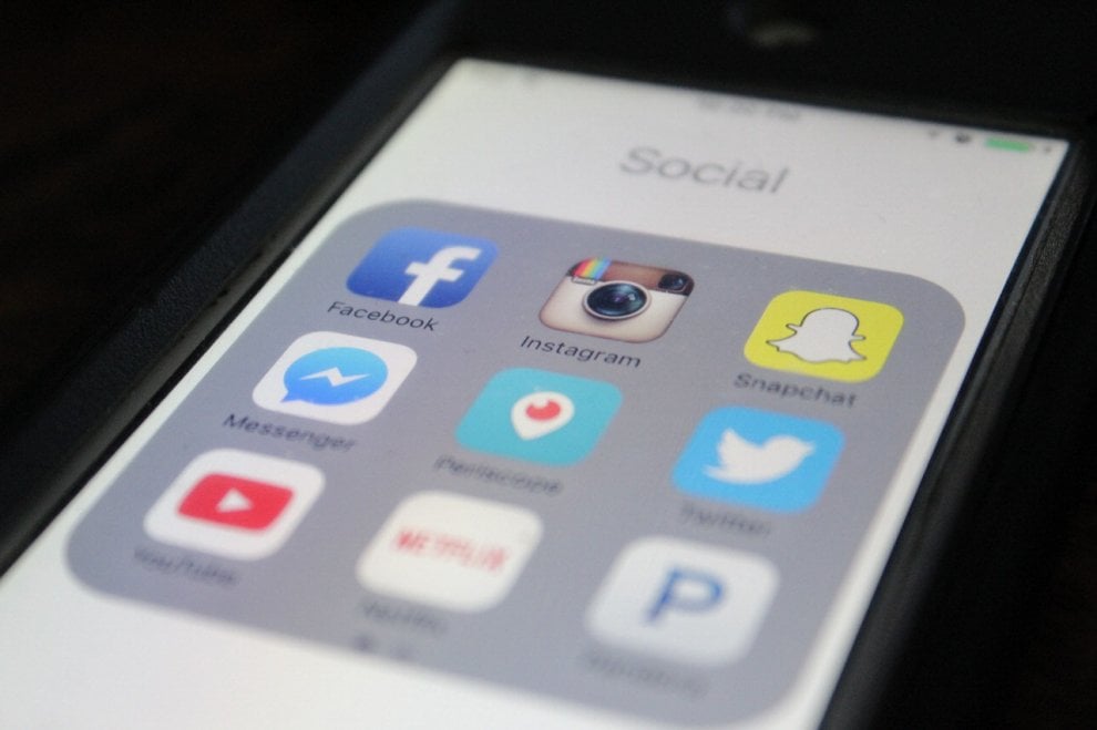 Troppa poca privacy: da WhatsApp a Snapchat, le app nella bufera