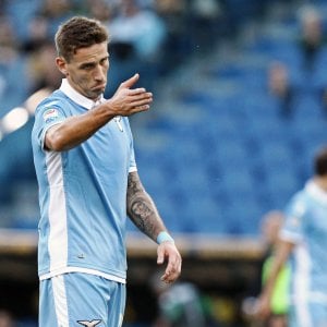 Lazio, Biglia tra polemiche e rinnovo. Mercato, idea Pellegrini