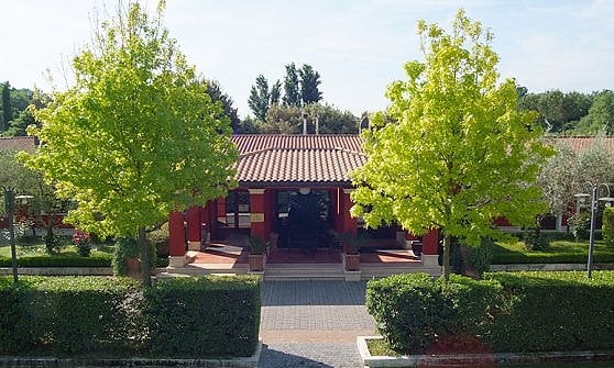 L'ingresso del locale