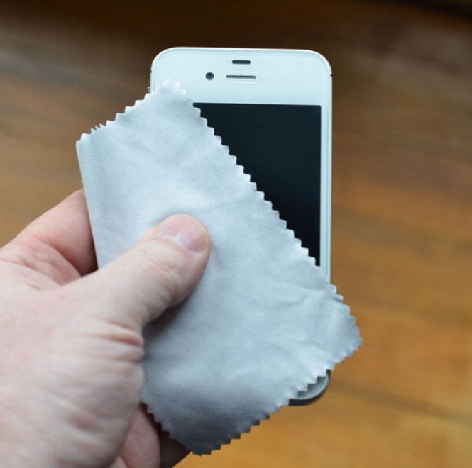 Dal touchscreen alla batteria: come pulire il telefonino