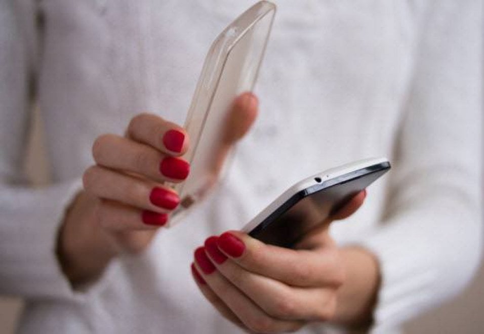 Dal touchscreen alla batteria: come pulire il telefonino