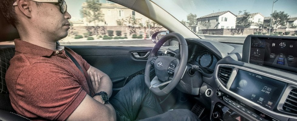 Hyundai Ioniq, show a guida autonoma