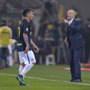 Inter, Pioli perde Medel: fuori almeno un mese