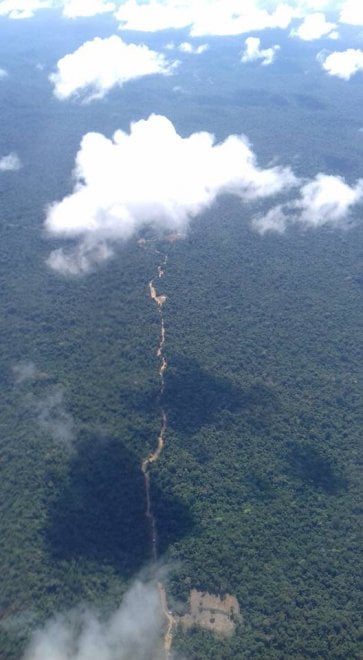 Nuove foto di una tribù amazzonica incontaminata