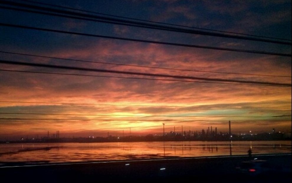 Venezia, il cielo si colora di rosso: il tramonto spettacolare visto dai social