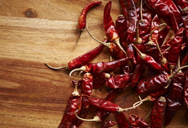 Dieta del sorriso: dal latte al peperoncino, gli alimenti che fanno bene alla bocca
