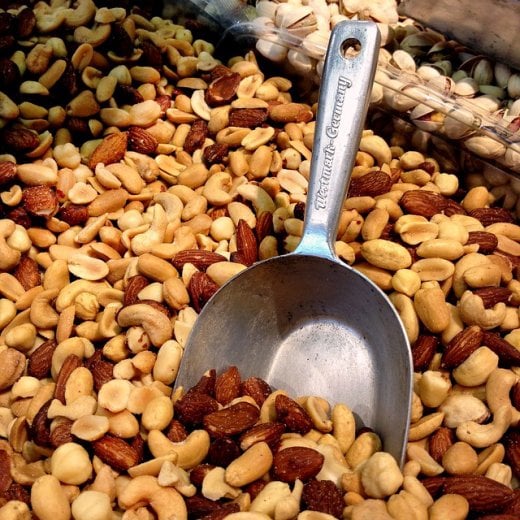 Dieta del sorriso: dal latte al peperoncino, gli alimenti che fanno bene alla bocca
