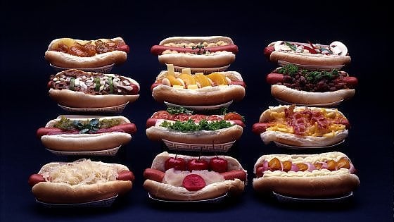 "Frankfurters in full dress" di Neal Slavin, dal volume The Photographer's Cookbook