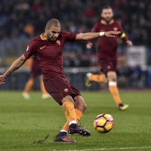 Roma, Bruno Peres fuori tre settimane. Ma Salah accelera i tempi