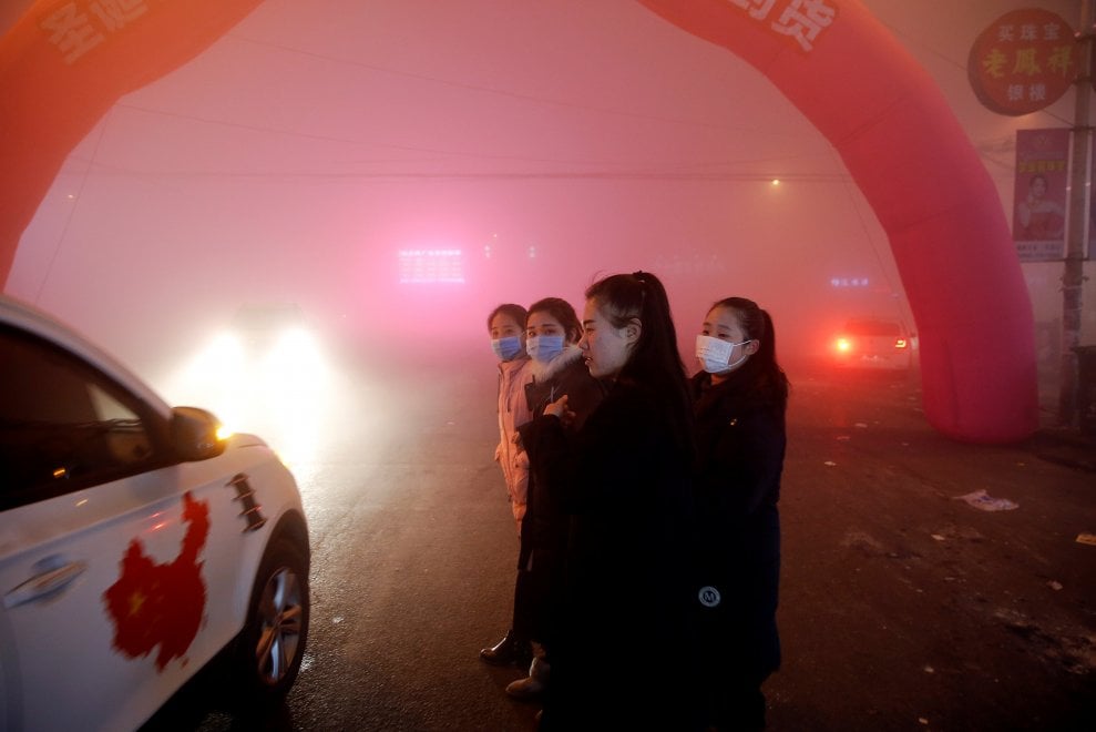 Cina, la provincia dell'Hebei avvolta nello smog. Le immagini da incubo
