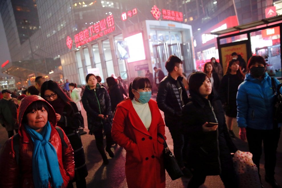 Cina, la provincia dell'Hebei avvolta nello smog. Le immagini da incubo