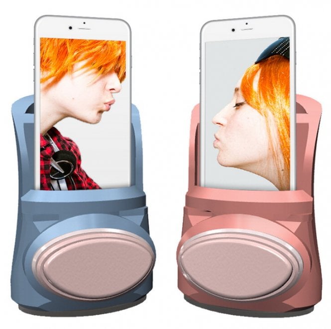 ''Baciami, via smartphone''