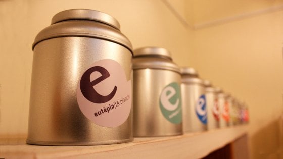 I barattoli degli infusi del Mondo di Eutepia (foto tratte dal sito della bottega)