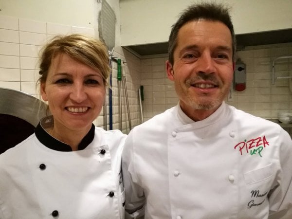 Pizza, la carica delle donne davanti al forno 