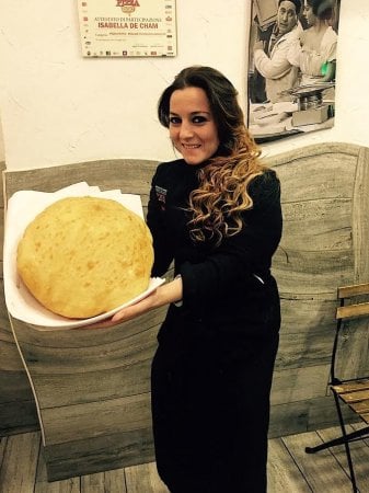 Pizza, la carica delle donne davanti al forno 