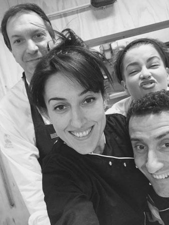 Pizza, la carica delle donne davanti al forno 