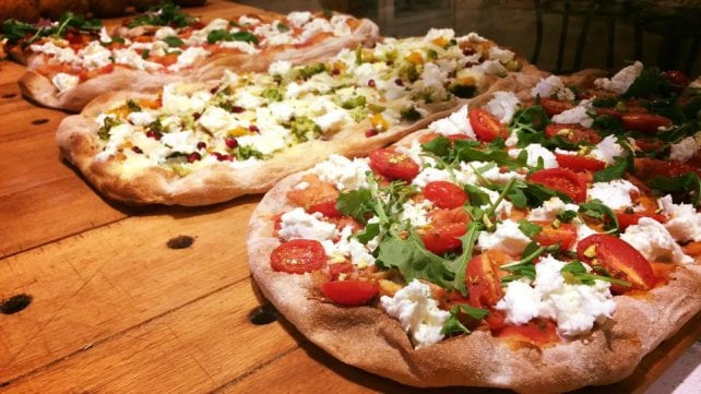 Pizza, la carica delle donne davanti al forno 