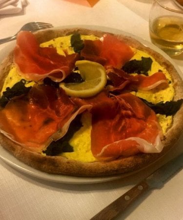 Pizza, la carica delle donne davanti al forno 