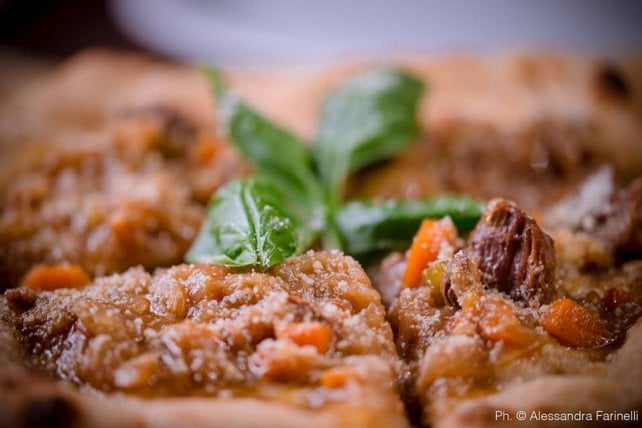 Pizza, la carica delle donne davanti al forno 