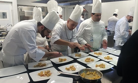 La cucina di Attimi al lavoro