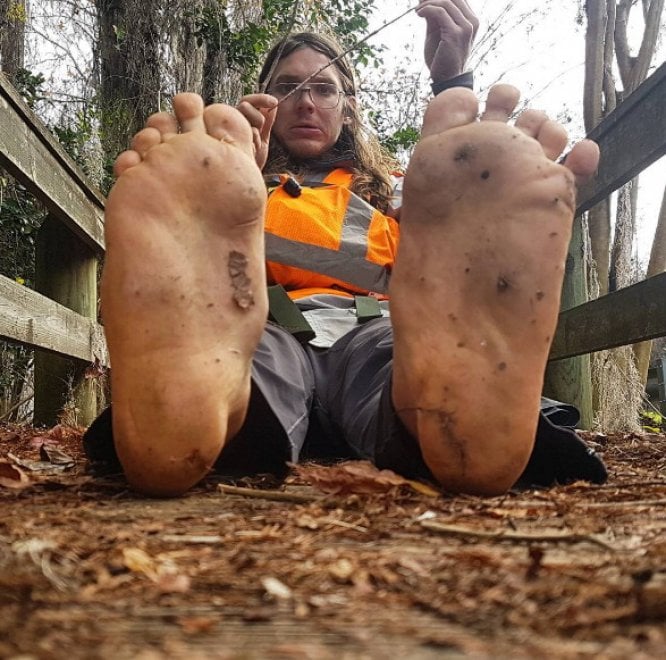 Usa, stava attraversando l'America a piedi nudi: ambientalista investito da un suv