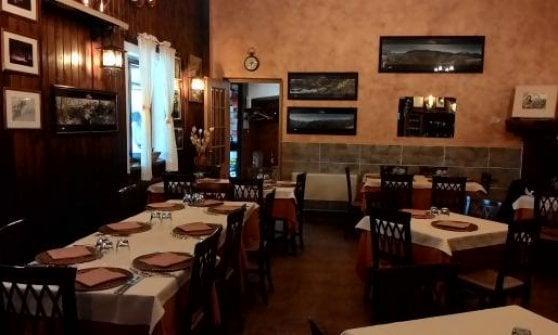 L'interno del ristorante Luna rossa