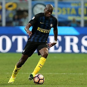 Inter, Pioli e il rebus diffidati: Miranda e Kondogbia rischiano la Juve