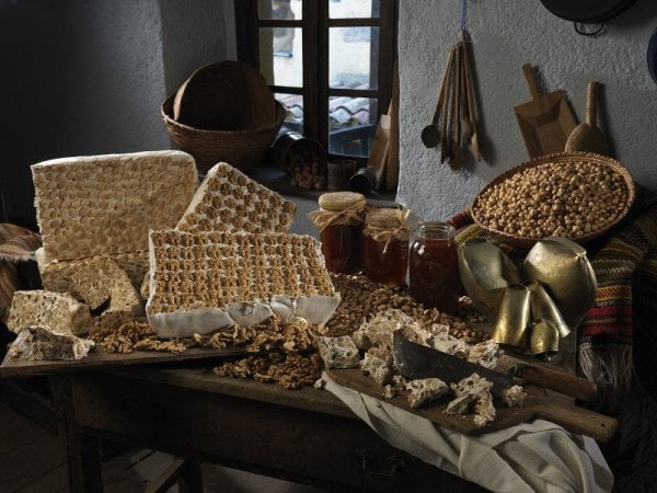 Dalla Gallura a Cagliari, la Sardegna raccontata da 15 dolci tradizionali