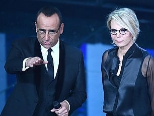 Carlo Conti: "Berlusconi? L'ho incontrato davanti a un babà"