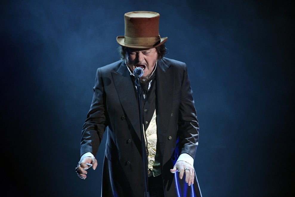 Sanremo Zucchero Il Primo Superospite Canta Ci Si Arrende La 