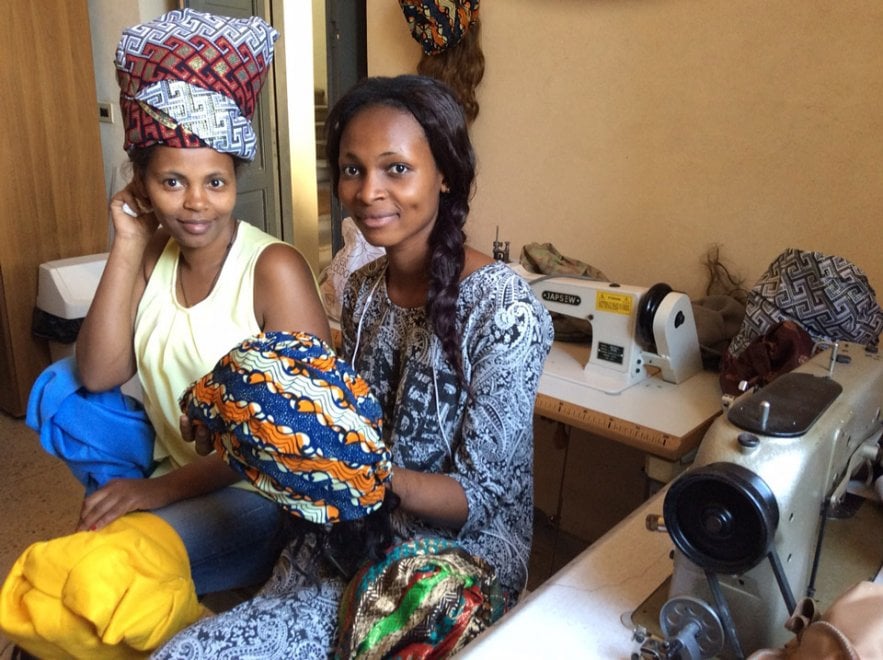 Un turbante africano dopo la chemio 