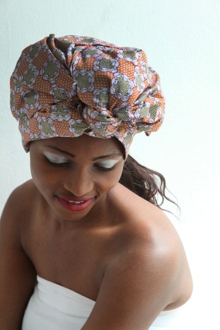 Un turbante africano dopo la chemio 