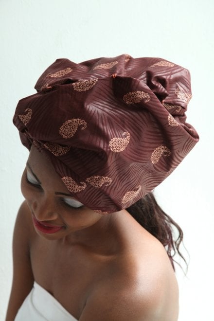 Un turbante africano dopo la chemio 