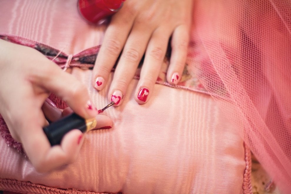 Trucco a Carnevale, le regole dei dermatologi per affrontare la festa in tutta sicurezza