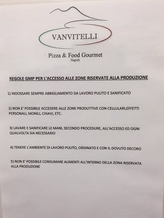Una passeggiata nella fabbrica con il forno a legna 