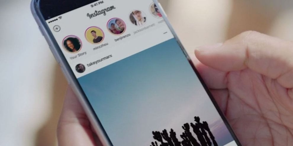 Non solo social: dalla musica alla chat, le nuove mete digitali dei teenager