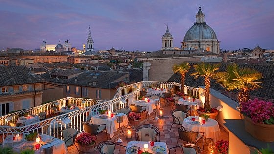 La terrazza del Mater Terrae, all'interno dell'Hotel Raphael 