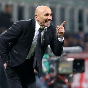 Roma, a Lione bivio da non fallire: ma la storia rema contro