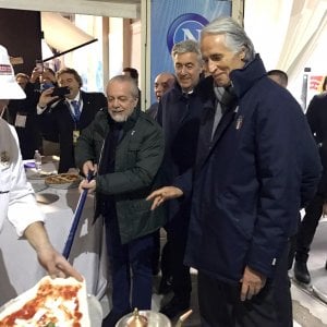 Napoli in cerca di identità, tra i 90 minuti in campo e i 5 del presidente