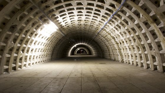 Una delle gallerie sotterranee di Londra dove la Growing Underground coltiva i suoi ortaggi