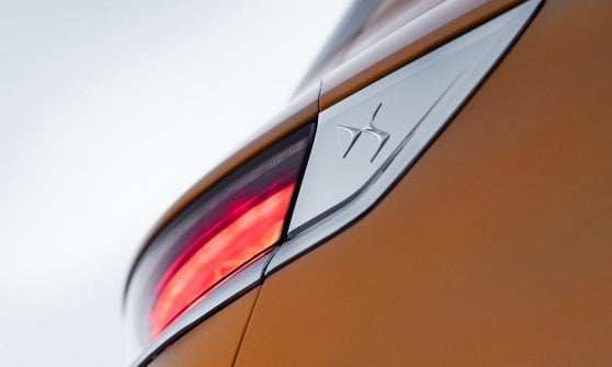 DS 7 Crossback: il nuovo Suv secondo DS, innovazione e savoir-faire parigino