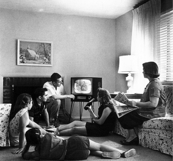 Bambini e Tv, otto regole per una buona visione