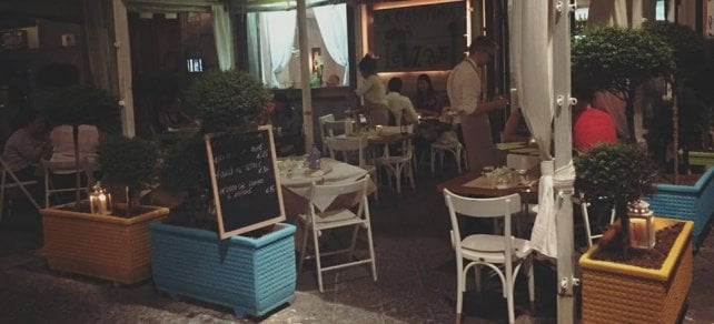 Napoli e la passeggiata del gusto di fronte al Golfo