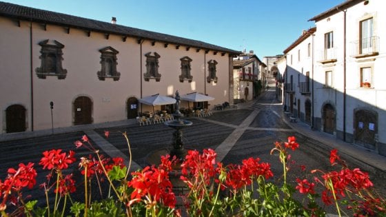 Veduta della piazza e del corso di Pescocostanzo