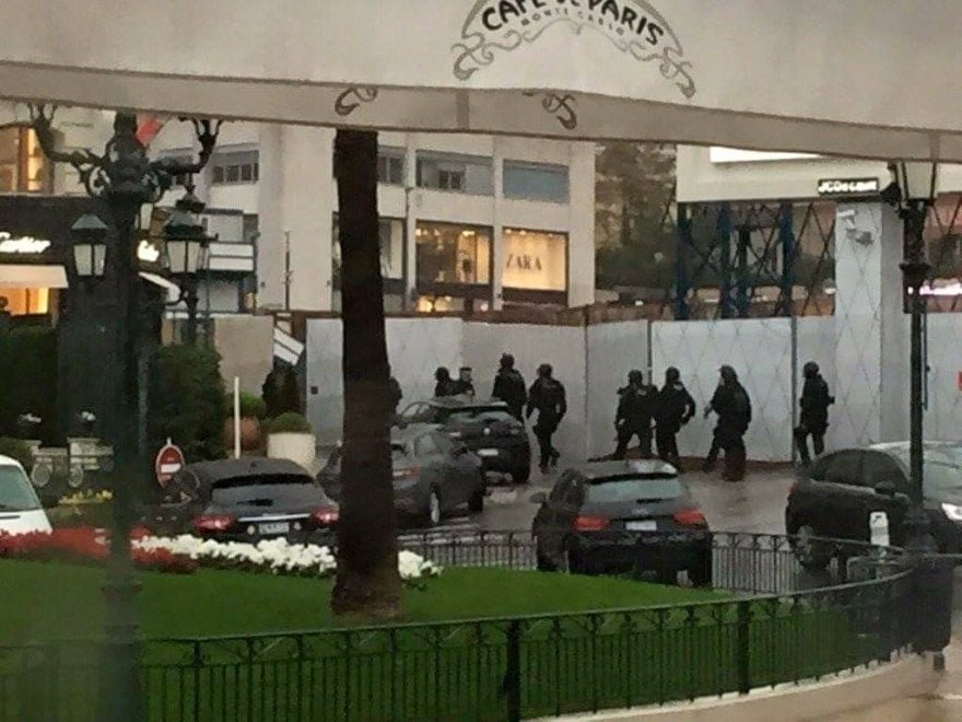 Montecarlo, colpo grosso da Cartier: i rapinatori fuggono e incendiano  l'auto - la Repubblica