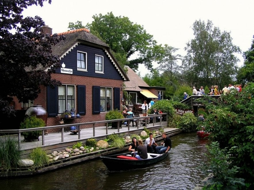 Giethoorn, la 'Venezia del Nord' che ha bandito le auto