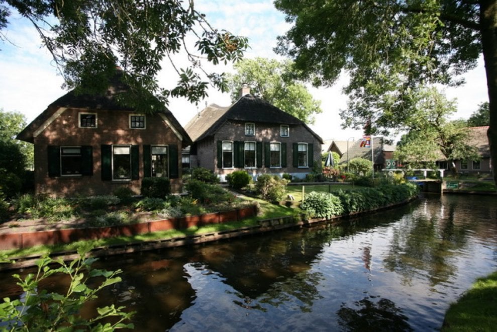 Giethoorn, la 'Venezia del Nord' che ha bandito le auto